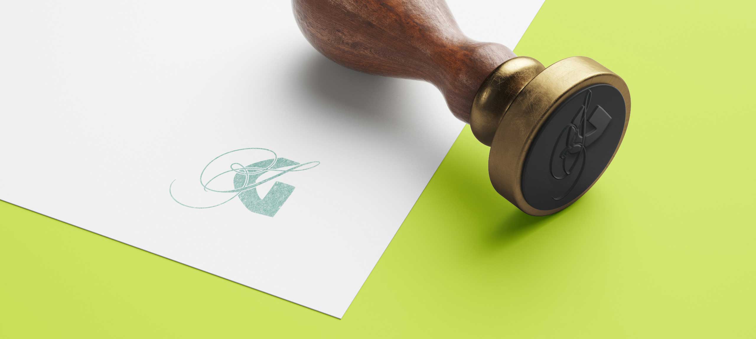 Branding, papelería y packaging para Silvia Gadu Caligrafía. Diseño de monograma aplicado a sello